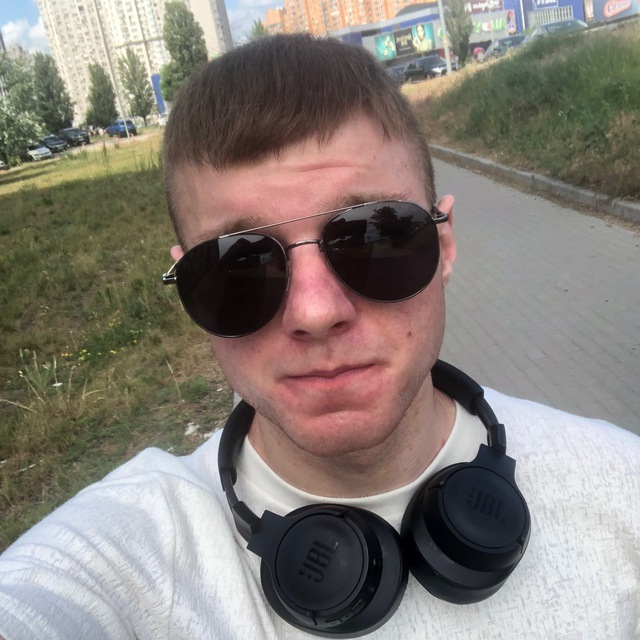 Денис Олейнік